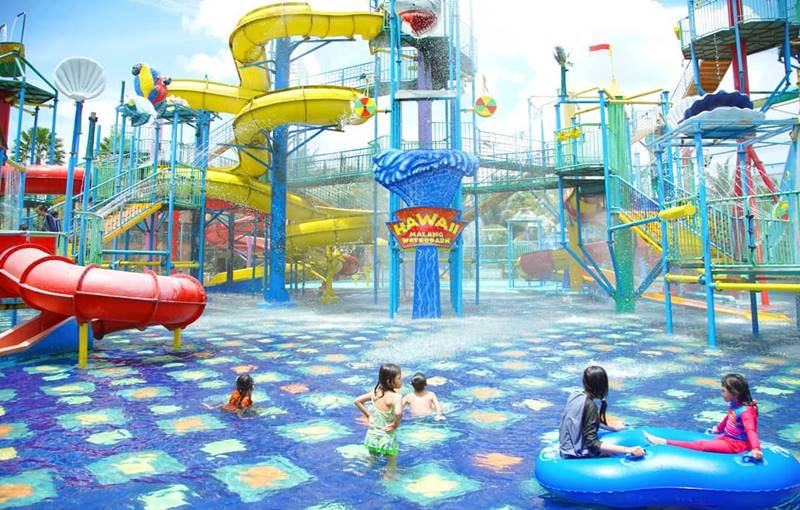 Hawai Waterpark Wahana Kolam Renang Terbesar Di Malang Raya