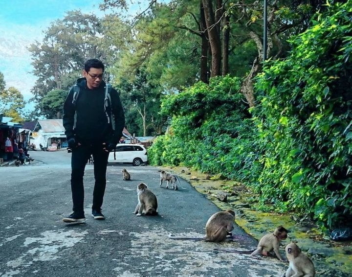 Kera di Grojogan Sewu Tawangmangu 