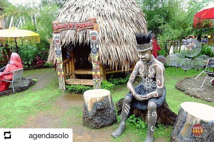 replika rumah papua sekipan tawangmangu 