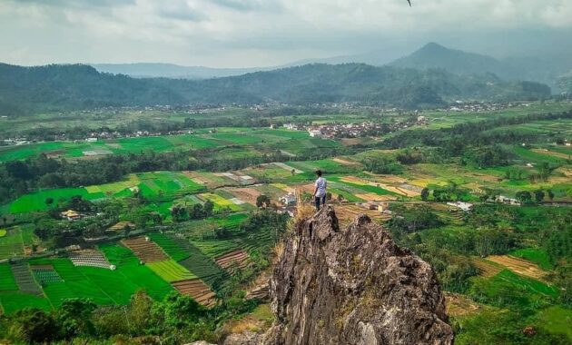 Keindahan Gunung Gamping Tawangmangu 