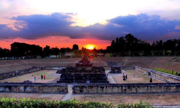 Sunset di Candi Sambisari Sleman