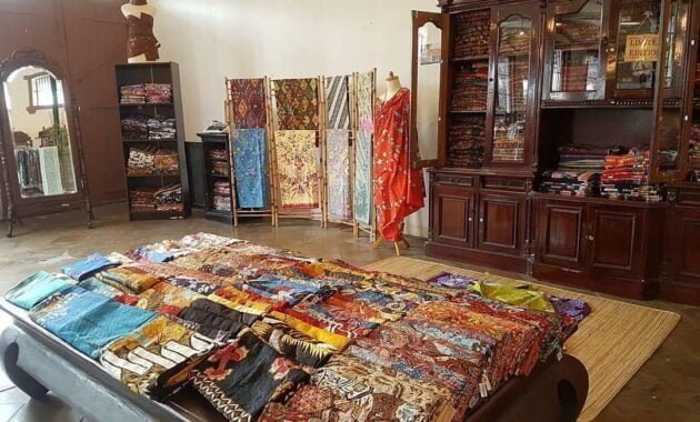 Koleksi di Pesona Batik Cirebon 