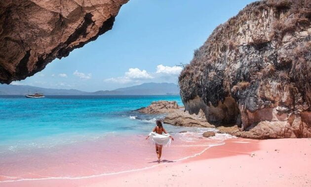 Pesona Pantai Pink Beach Lombok