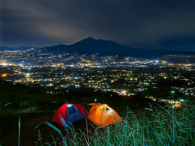 Camping di Bukit Alesano