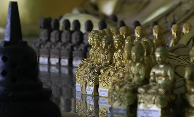 Patung Kecil Vihara Buddha Dharma