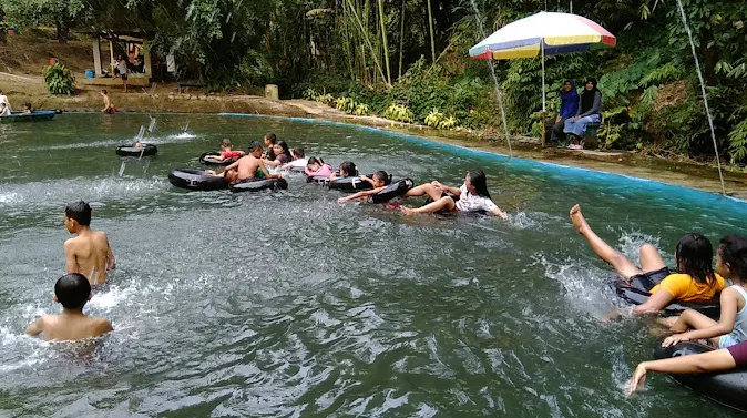 Kolam Renang Sumberringin Malang