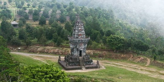 candi jawar ombo situs sejarah yang diliputi misteri di kaki semeru