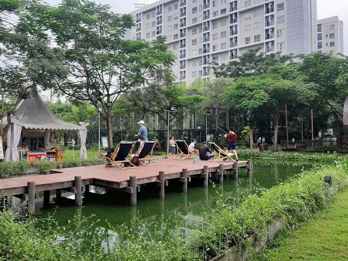 Wisata Alam danau buatan Scientiea Square Park