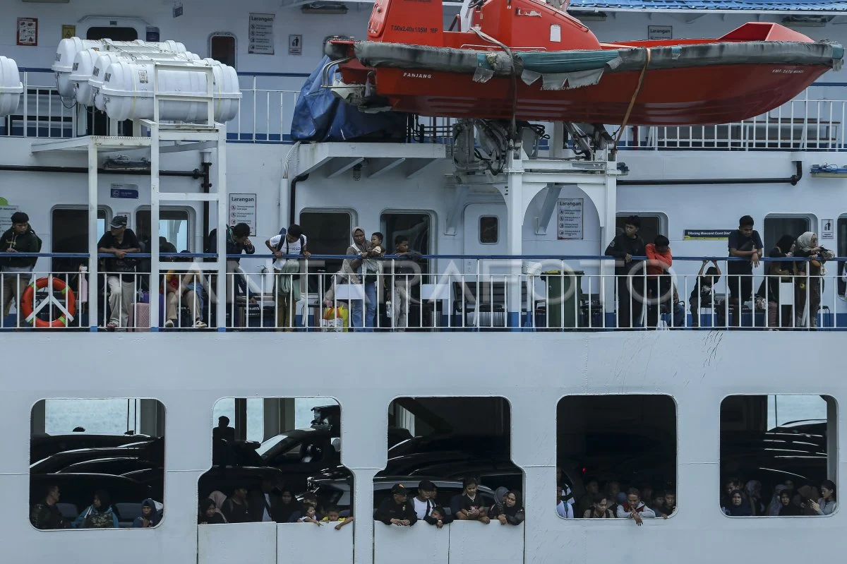 Arus Balik Libur Lebaran Gelombang Kedua di Pelabuhan Merak Menunjukkan Peningkatan Aktivitas Penumpang