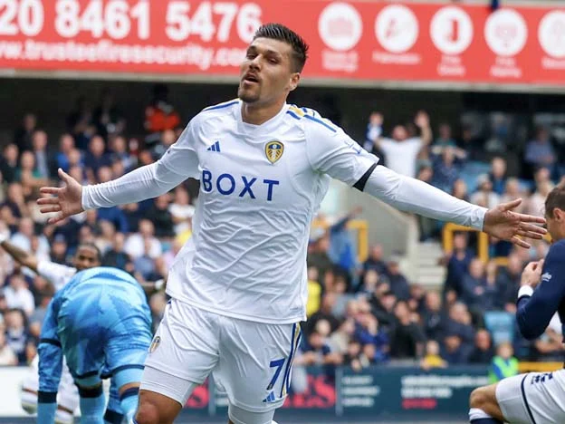 Joel Piroe: Penjaga Gawang Leeds United yang Menyulap Kekecewaan Internasional Menjadi Janji Besar di Premier League