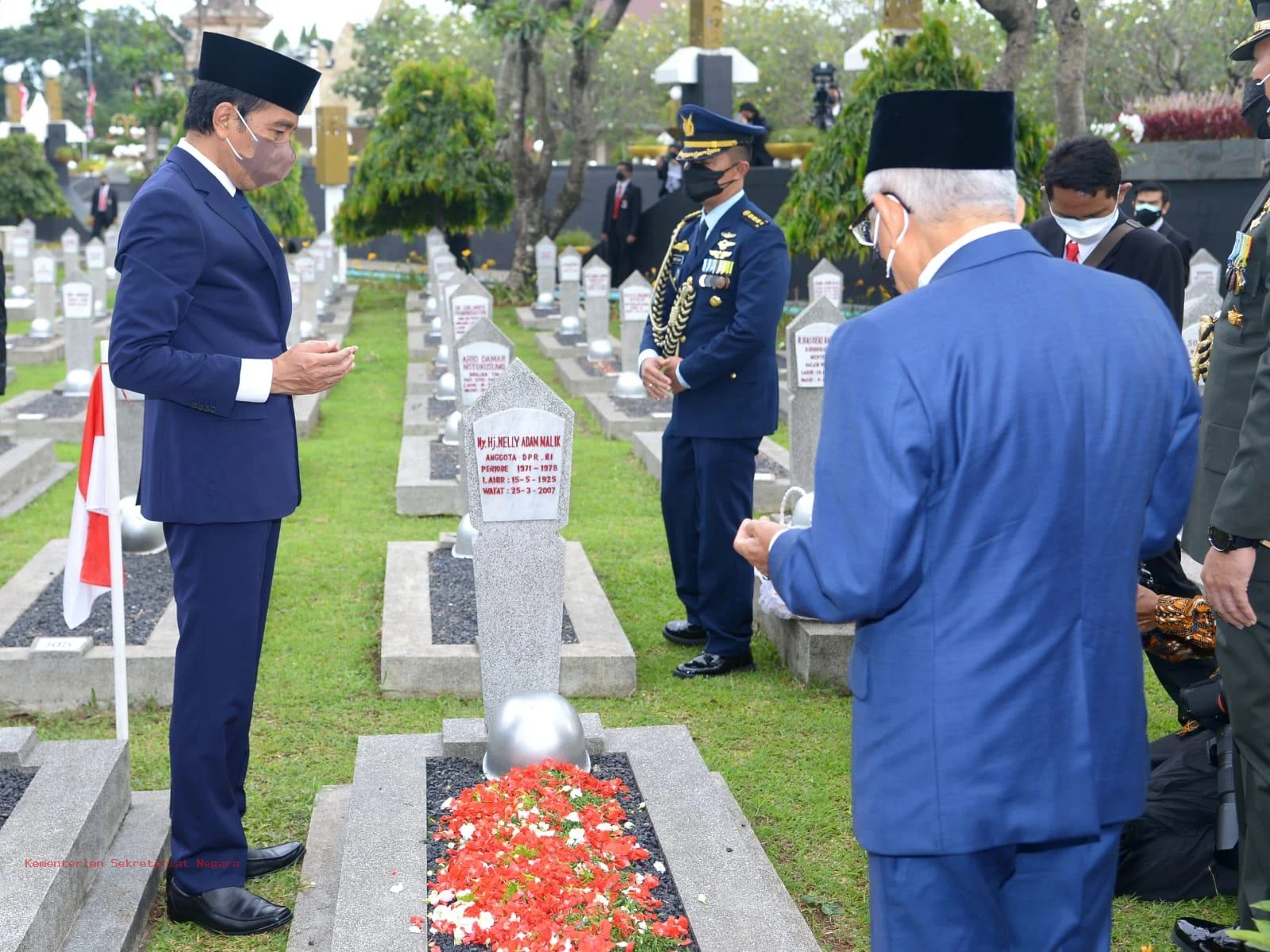 Menhan Sjafrie Sjamsoeddin Pimpin Upacara Pemakaman Juwono Sudarsono di TMP Kalibata