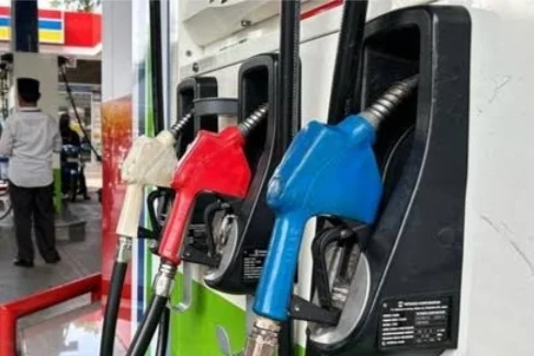 Minyak Dunia Bergejolak Imbas Perang AS‑Iran: Nasib Mobil ICE Suram, EV Jadi Solusi?