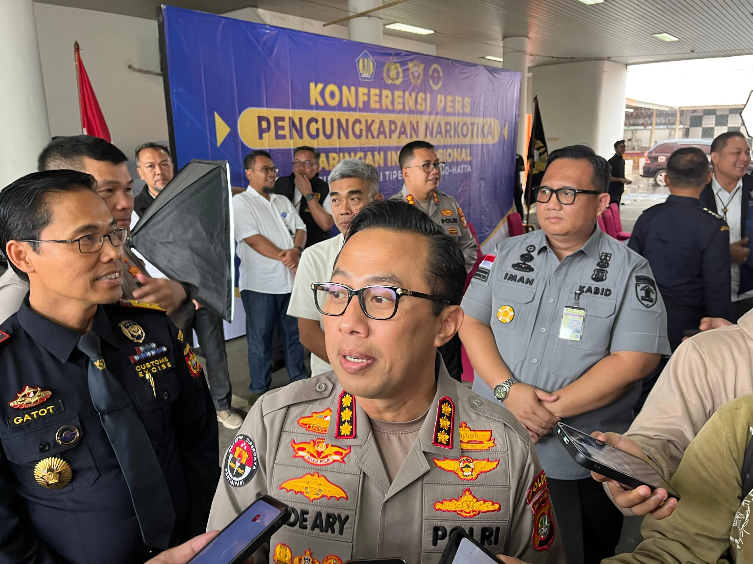 Pemuda 21 Tahun Jadi Teladan Mengaji di Jalan Belitung, Sementara Kasus Guru Brutal Guncang Nasional