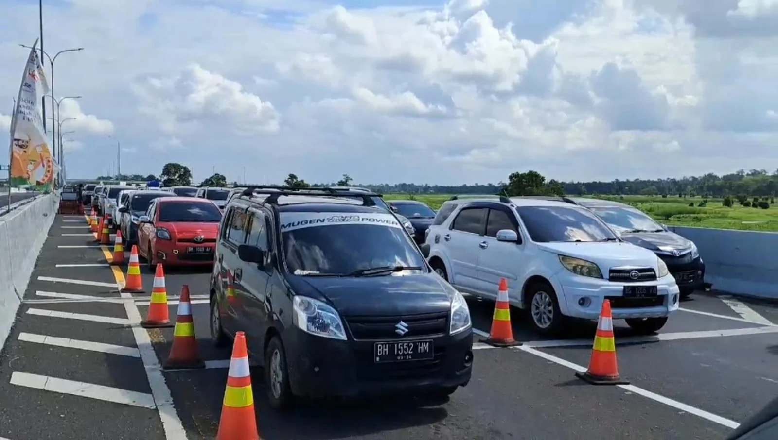 Puncak Arus Balik Kedua Idul Fitri 2026: 186 Ribu Kendaraan Serbu Jakarta, GT Cikunir Naik 114%!