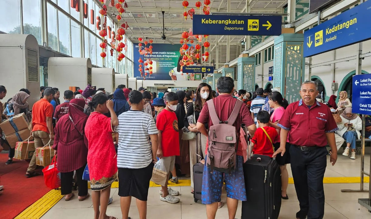 Puncak Arus Balik Lebaran 2026: 202 Ribu Penumpang Padati Stasiun Hari Ini!