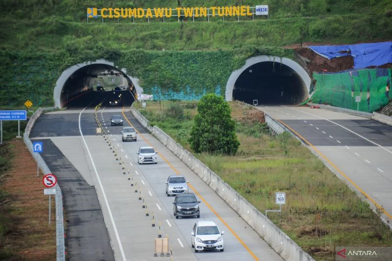 Retakan 100 Meter di Tol Cisumdawu: Penanganan Cepat dan Lalu Lintas Tetap Terkendali