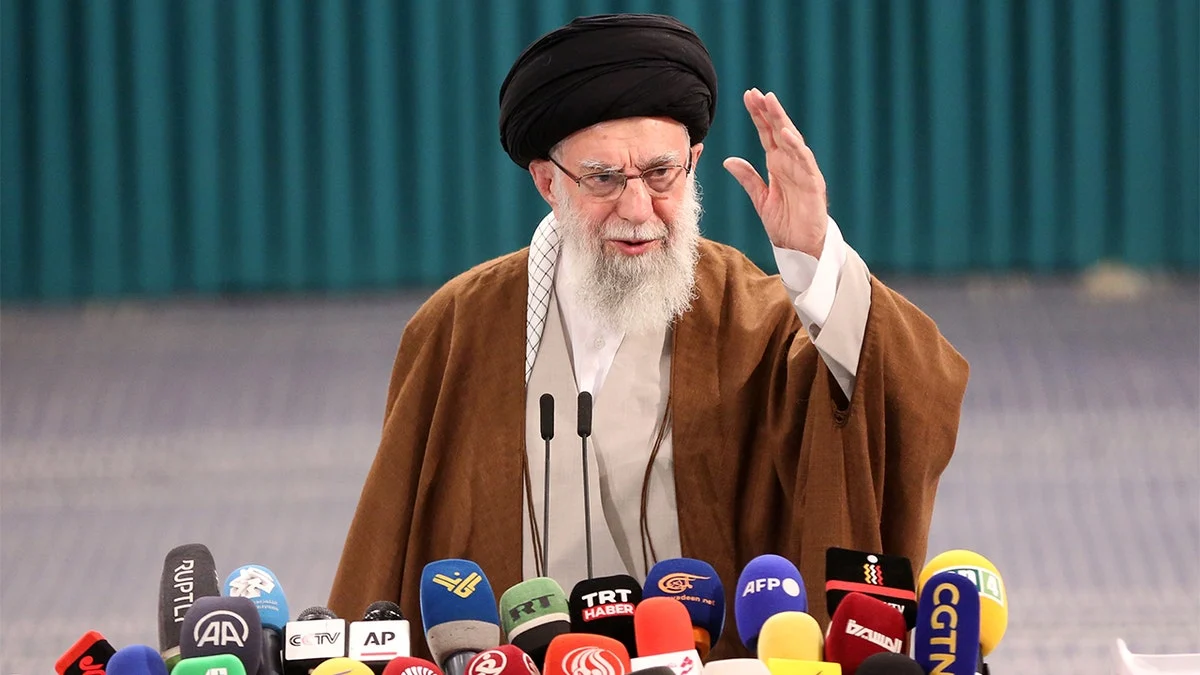 Retorika Khamenei dan 10 Pernyataan Kunci yang Membentuk Geopolitik Iran di Era Global