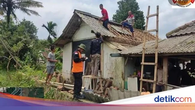 18 Rumah di Ciawi Bogor Rusak Akibat Angin Kencang
