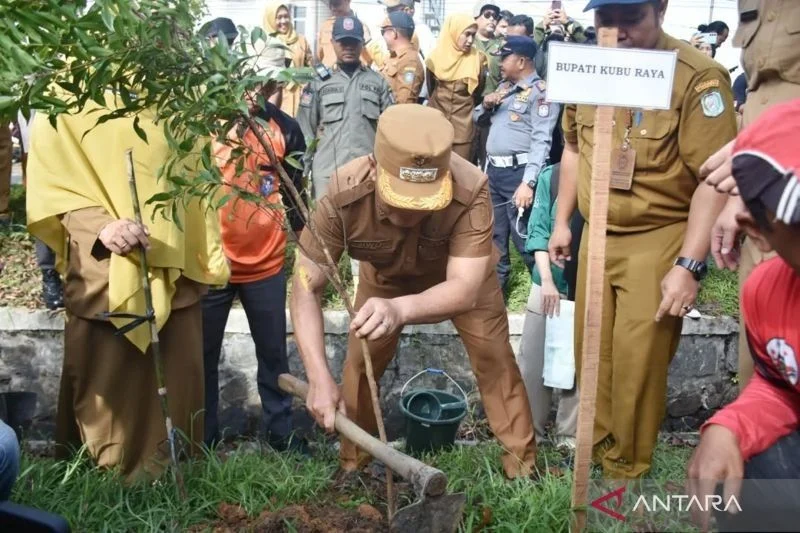 ANTARA Menanam di Kubu Raya wujudkan kelestarian lingkungan