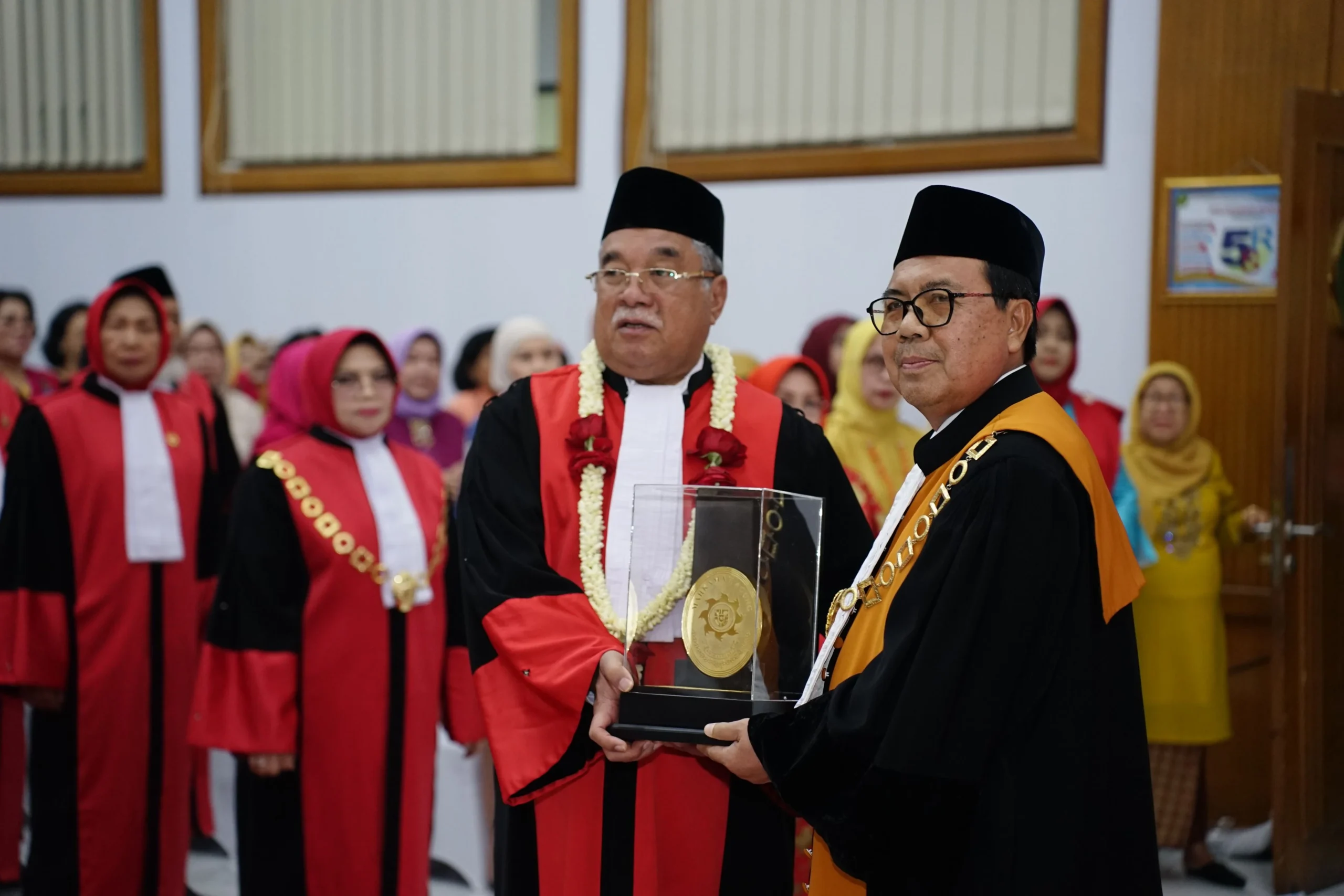 Anwar Usman Pingsan Usai Wisuda Purnabakti 15 Tahun di Mahkamah Konstitusi