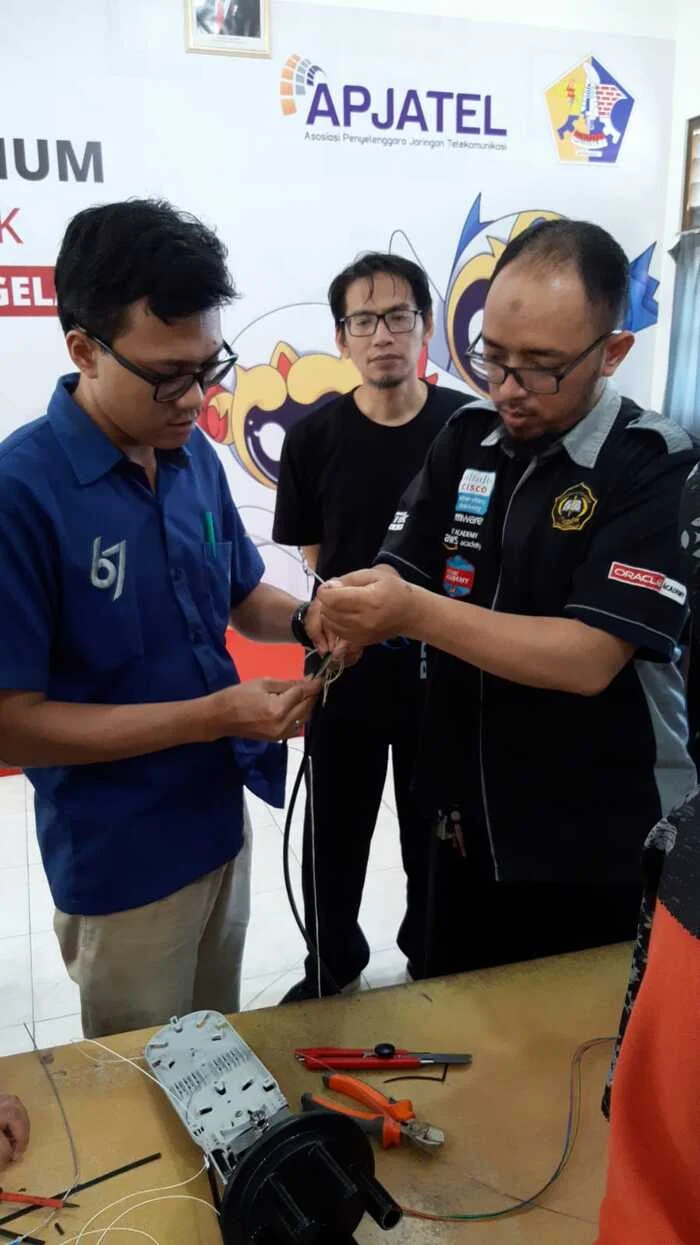APJATEL Tetap Komitmen Gelar Jaringan Fiber Optik Meski Biaya Naik