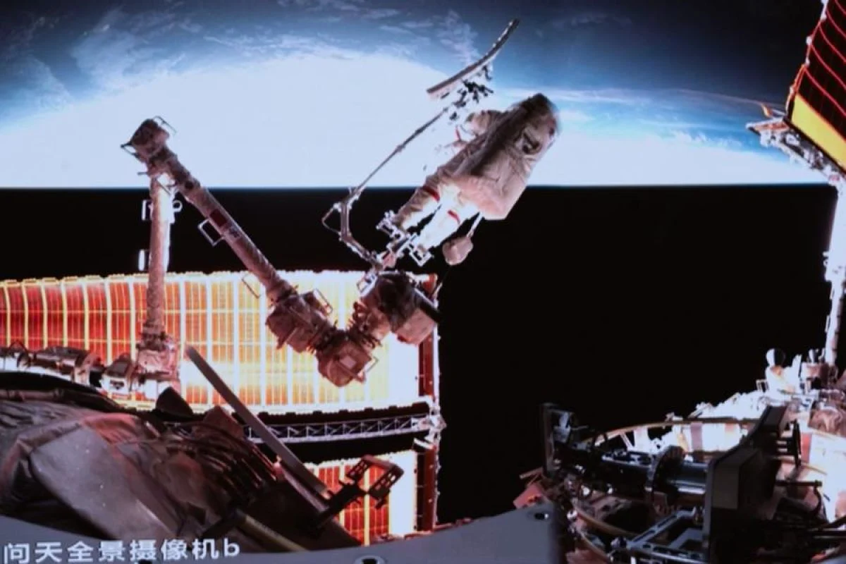 Astronot Shenzhou-21 Tuntaskan Rangkaian Spacewalk Ketiga