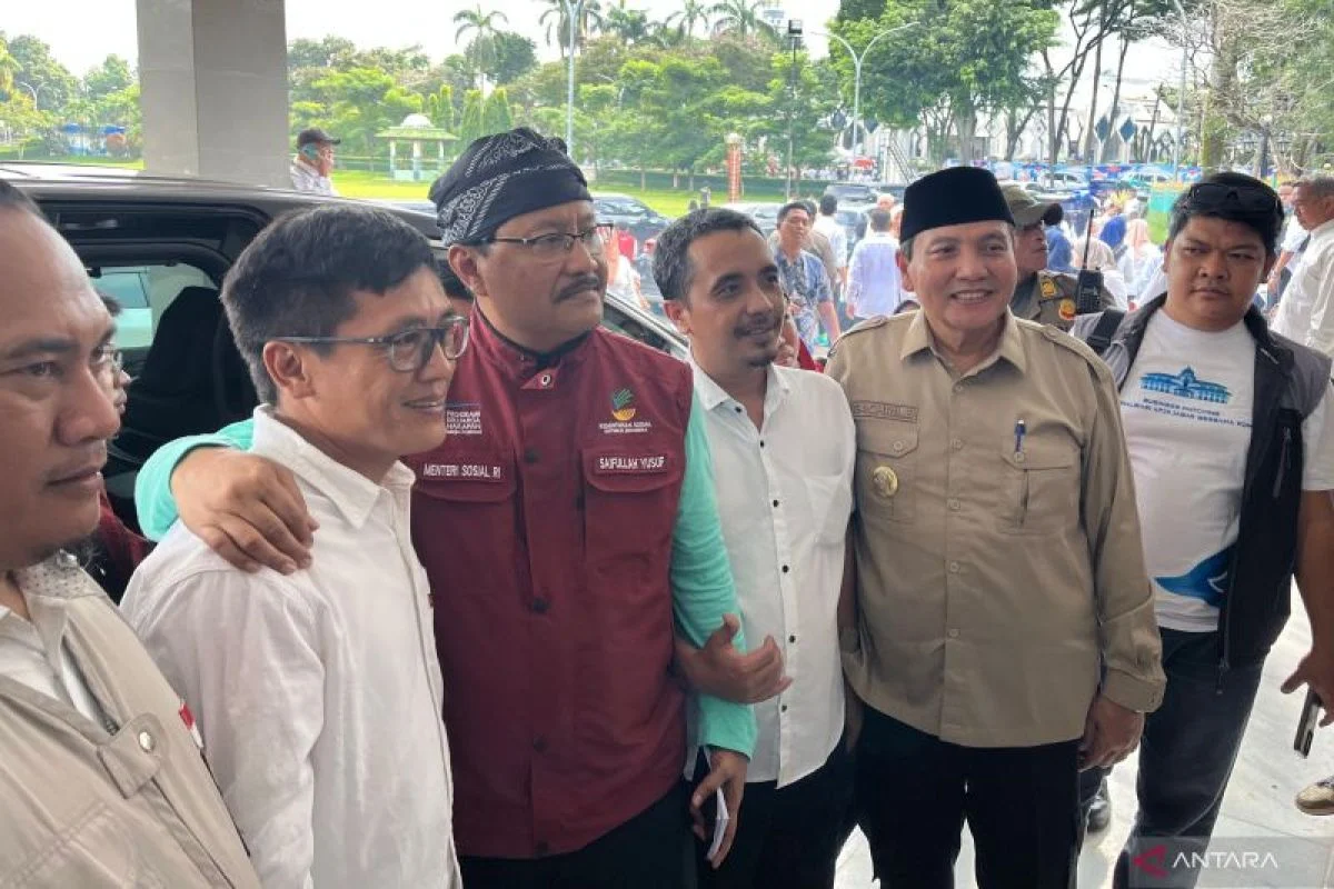 Bahlil Tanggapi Isu Reshuffle Kabinet Prabowo: "Nanti Kita Lihat Saja Ya!"