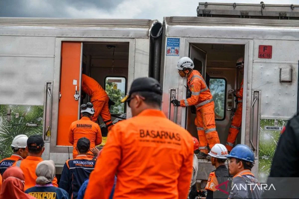 Basarnas Kirim Tim Evakuasi ke Lokasi Kecelakaan Kereta di Stasiun Bekasi Timur