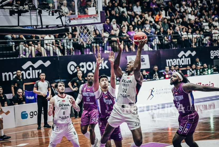 Dewa United Tembus Zona Playoff Usai Kemenangan 72-69 atas Hangtuah Jakarta