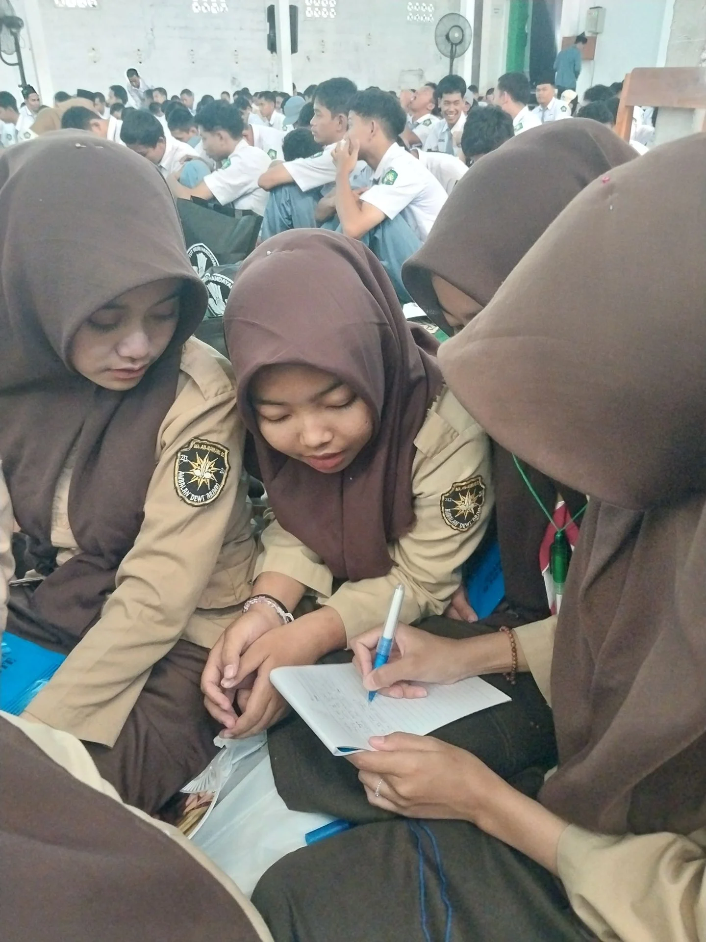 Di tengah keterbatasan, murid SLB antusias dan optimistis ikuti TKA