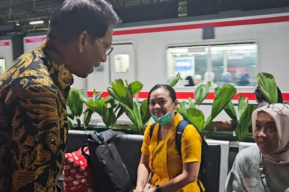 Direktur Utama KAI Ungkap 6-7 Penumpang Masih Terjebak di Gerbong KRL