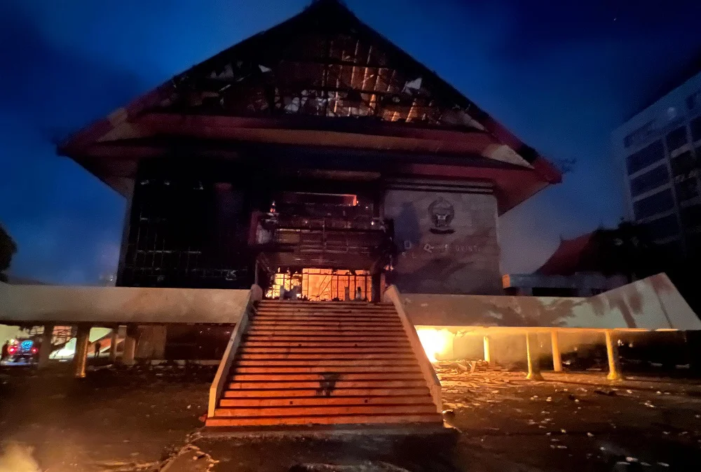 Gedung Utama DPRD Sulawesi Selatan Roboh, Akan Dibangun Ulang Setelah Kajian Kementerian PU