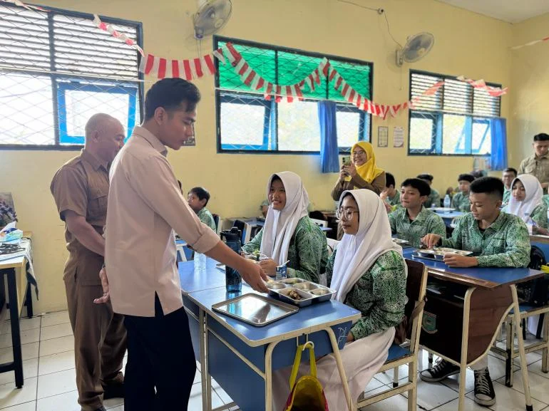 ‘Goodbye’ Kelas Tenda, KBM Segera Normal, Dana Pemulihan 2.372 Sekolah Cair Rp 1,39 Triliun