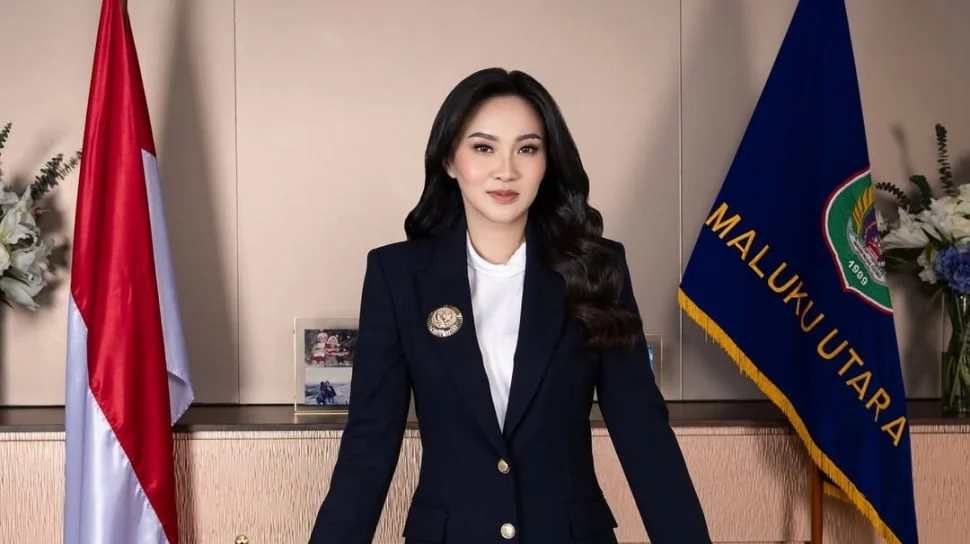 Gubernur Maluku Utara Sherly Tjoanda Kunjungi Pengungsi Gempa Pulau Batang Dua