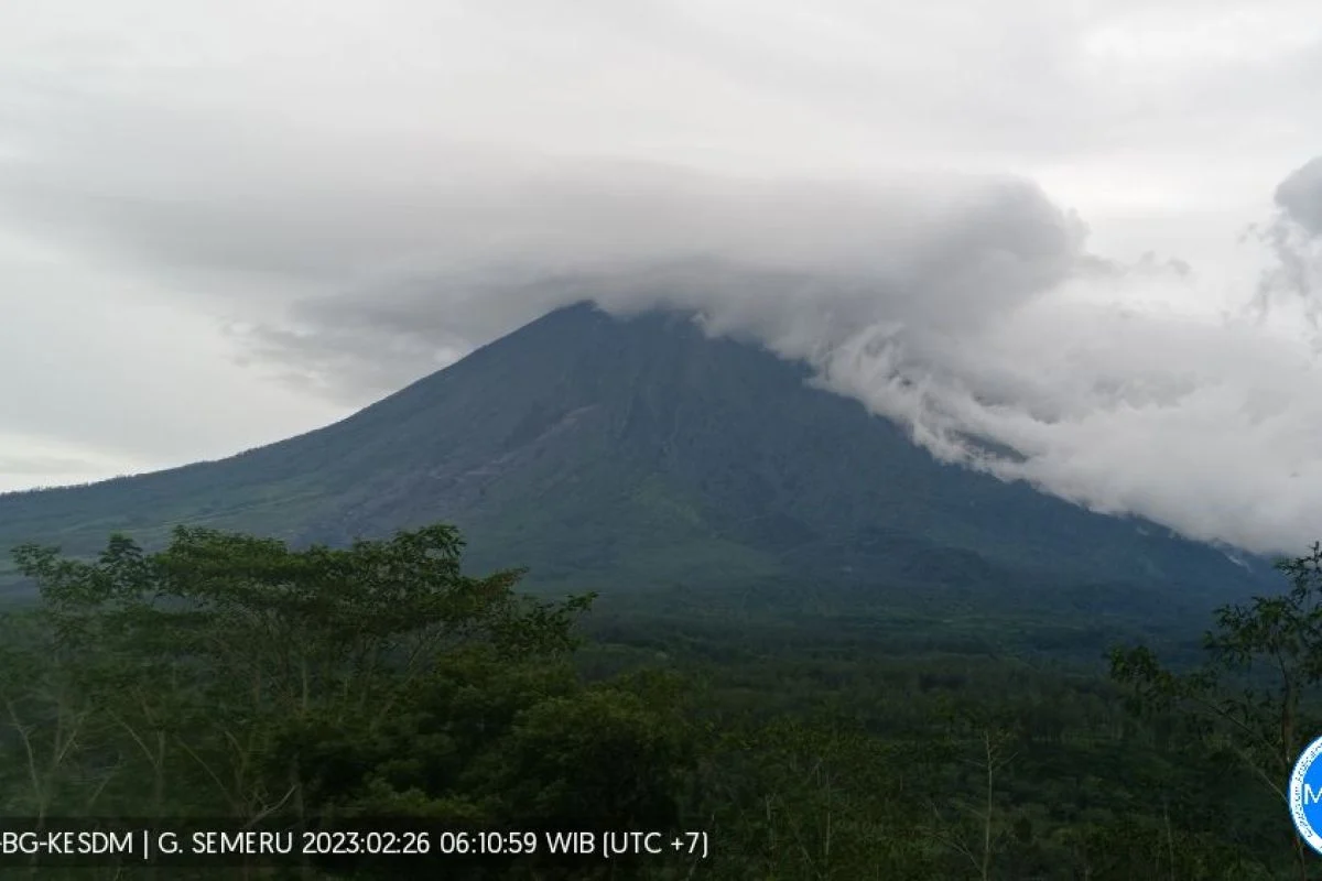 Gunung Semeru Semakin Aktif, Hari Ini Kembali Erupsi Disertai Awan Panas Sejauh 3,5 Km