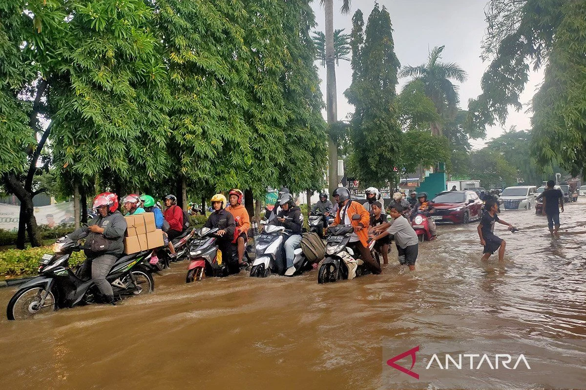 Imbas Banjir Kali Pesanggrahan, Jalan Penghubung Cinere‑Pondok Cabe Terputus