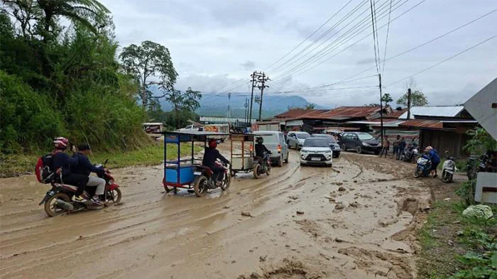 Jalan Lintas Sungai Penuh‑Tapan Kini Dapat Dilalui Kendaraan Pascalongsor