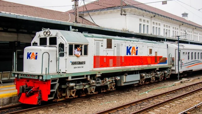 KA Bangunkarta Anjlok: Daftar Kereta dari Jakarta yang Batal Berangkat dan Refund Tiket 100%