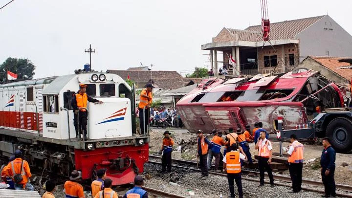 KAI Batalkan 9 Kereta Jarak Jauh Usai Tabrakan KRL dengan KA Argo Bromo di Stasiun Bekasi Timur