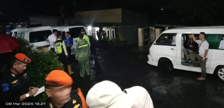 KAI Hentikan Sementara Perjalanan KA Siliwangi Akibat Banjir Cibeber