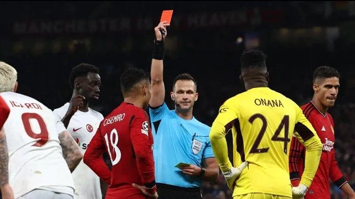 Kartu Merah Martinez Warnai Kekalahan Manchester United, Carrick: Salah Satu Keputusan Terburuk