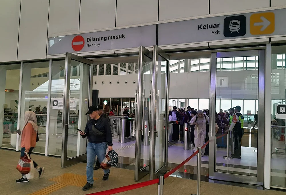 KCIC Tekankan Kepatuhan Penumpang agar Insiden Pintu Whoosh Tidak Terulang