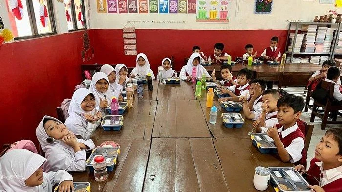 Kemendikdasmen Sebut MBG Ubah Karakter Siswa: Jadi Lebih Bersemangat dan Paham soal Gizi