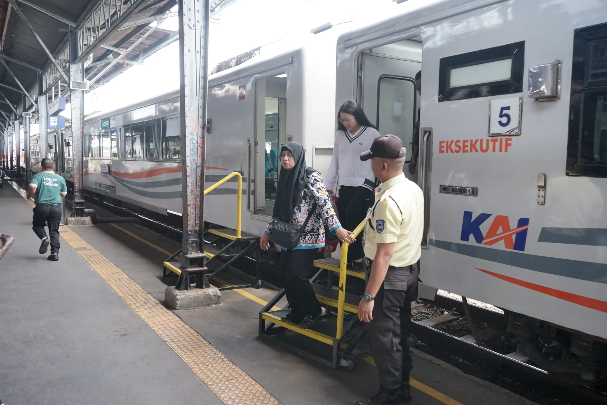 Kondisi Terkini di RSUD Bekasi Usai Kecelakaan KA Argo Bromo Anggrek vs KRL Mulai Kondusif