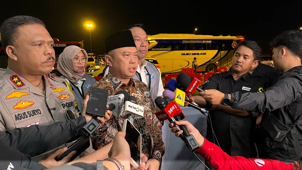 Menhub Dudy Purwagandhi dan Dirut KAI Bobby Rasyidin Pimpin Evakuasi Kecelakaan Kereta di Stasiun Bekasi Timur