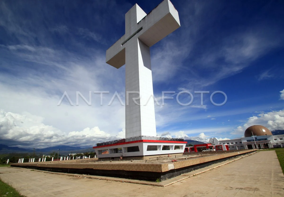 Menyaksikan Keindahan Kota Wamena dari Puncak Tugu Salib