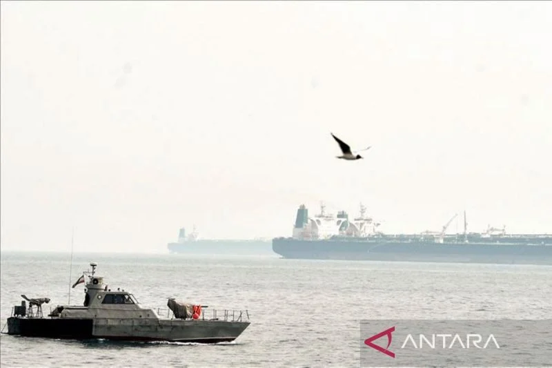 Militer Iran Tembaki Kapal Tanker di Selat Hormuz, Mojtaba Prediksi Kekalahan Baru bagi AS