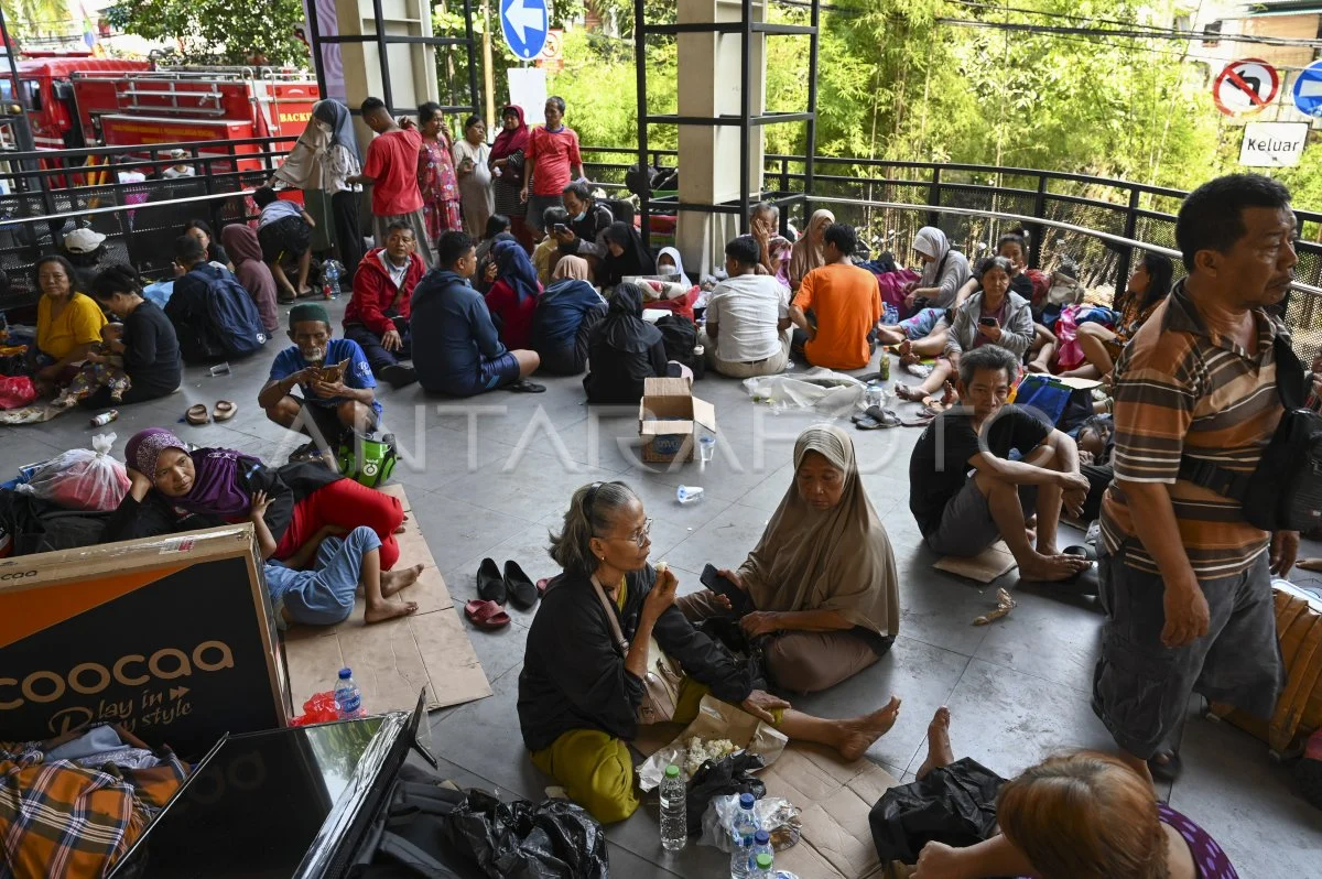 Mushalla Dijadikan Posko Pengungsian Warga Terdampak Kebakaran di Cimuning