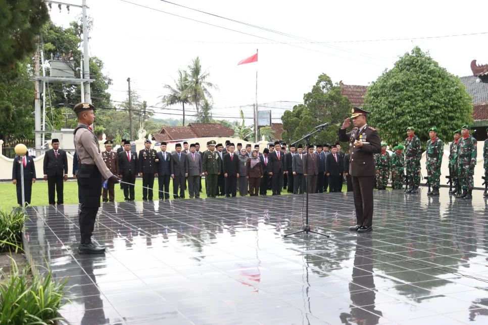 Pemakaman Pahlawan Perdamaian UNIFIL, Kopda (Anm) Farizal Rhomadhon di TMP Giripeni, Wates