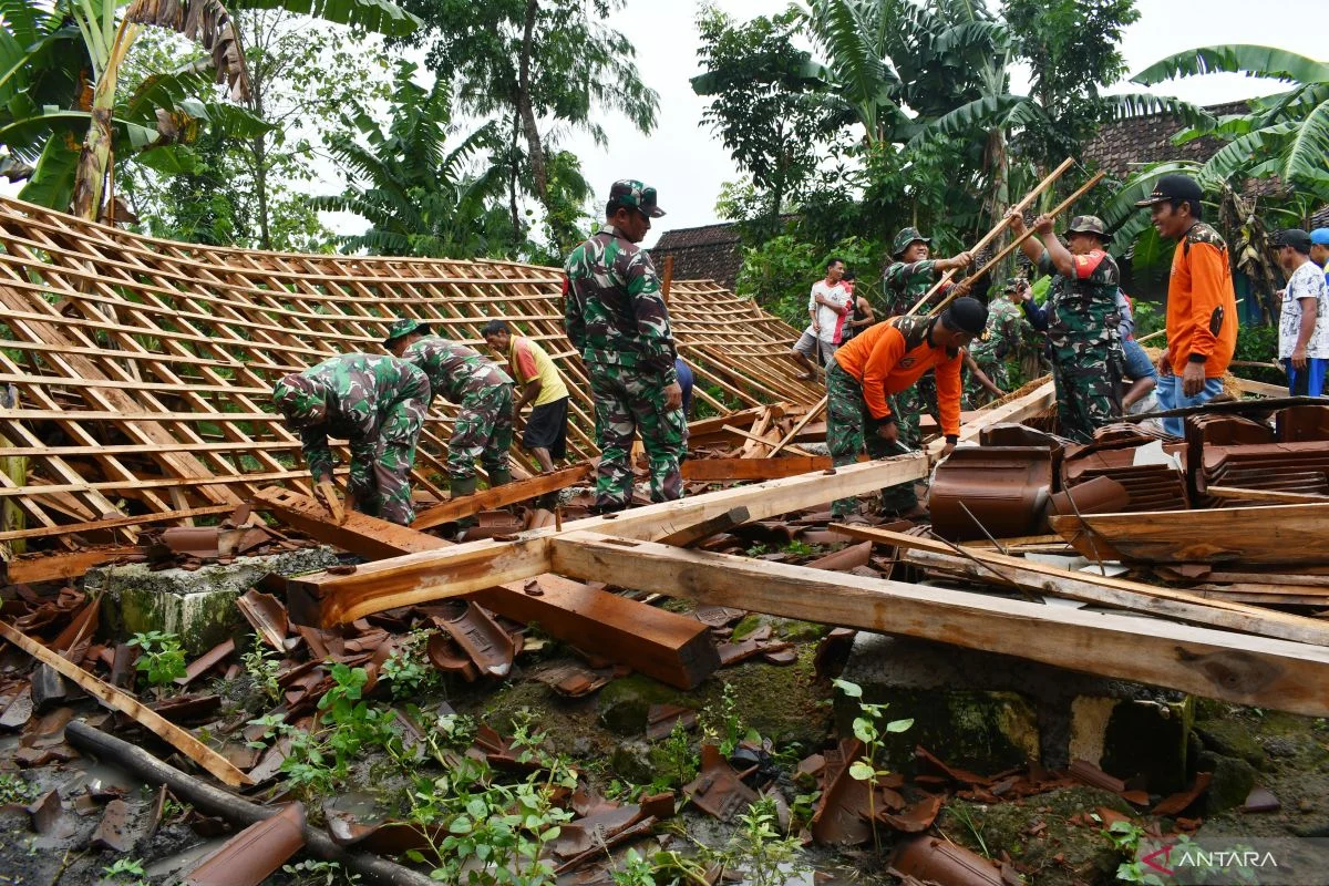 Pemkab Sampang Atur KBM Bergantian di SDN Pangelen 1 Akibat Angin Kencang